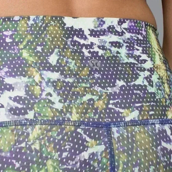 Lululemon Wunder Under Crop II *Full-On Luxtreme (Roll Down) Floral  Size 4 - Picture 6 of 15